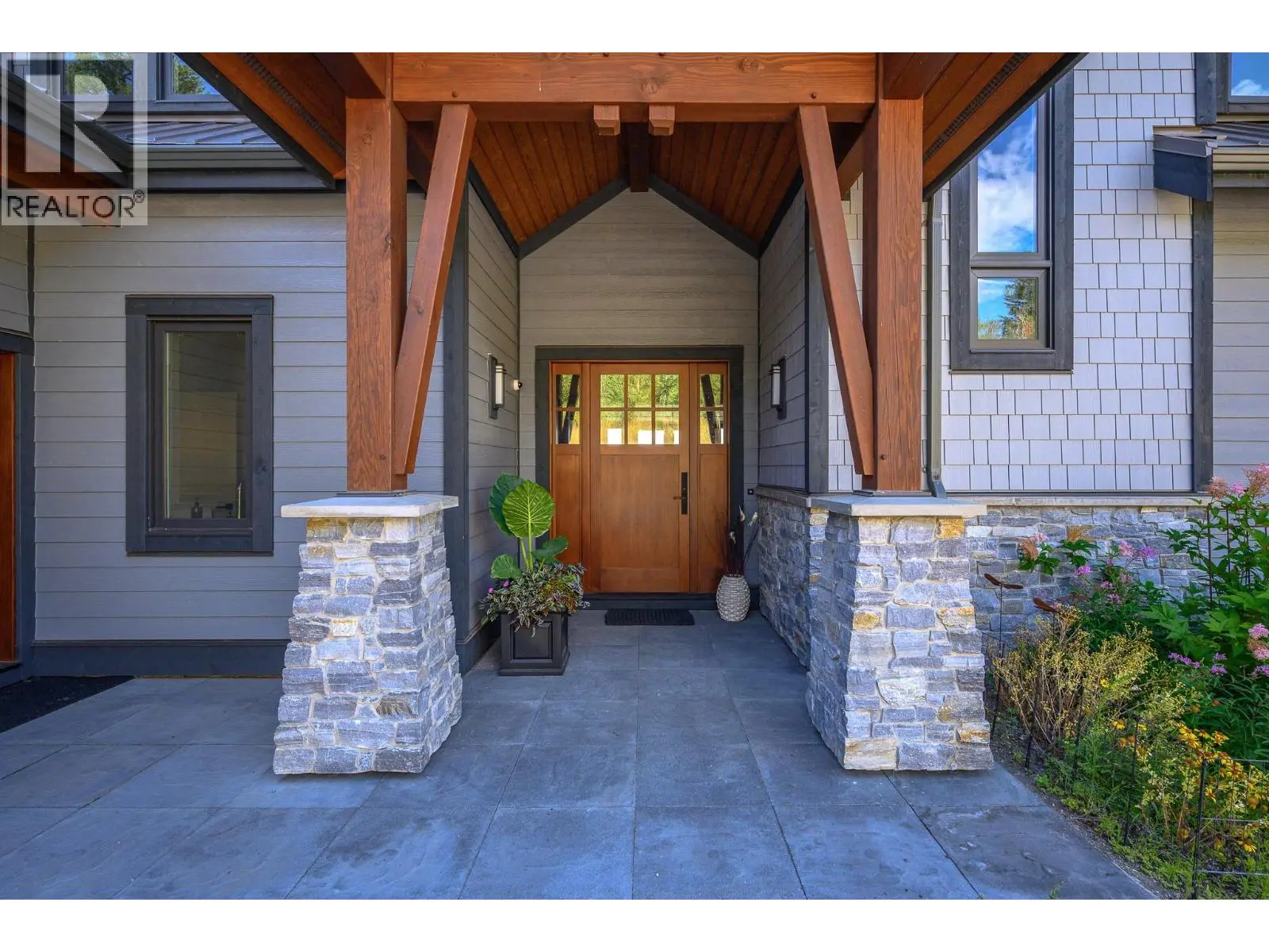 7212 Mountridge Place. Vernon, British Columbia