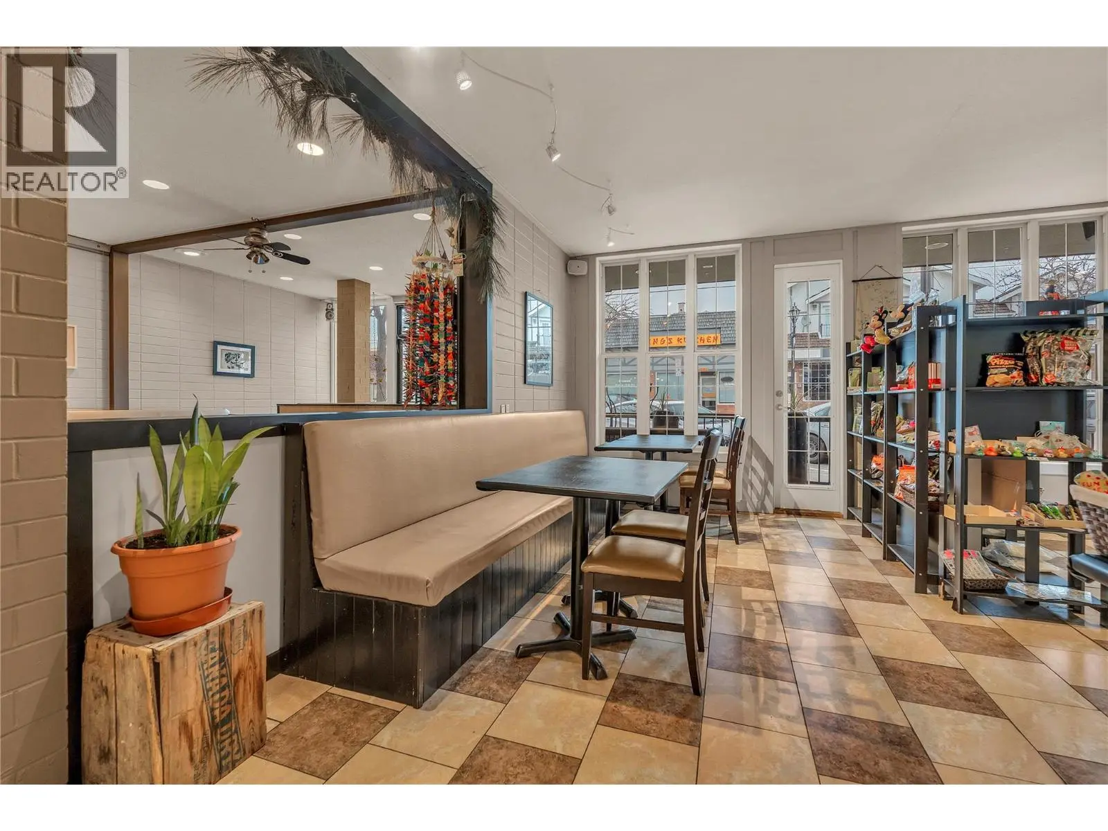 9917 Main Street. Summerland, British Columbia