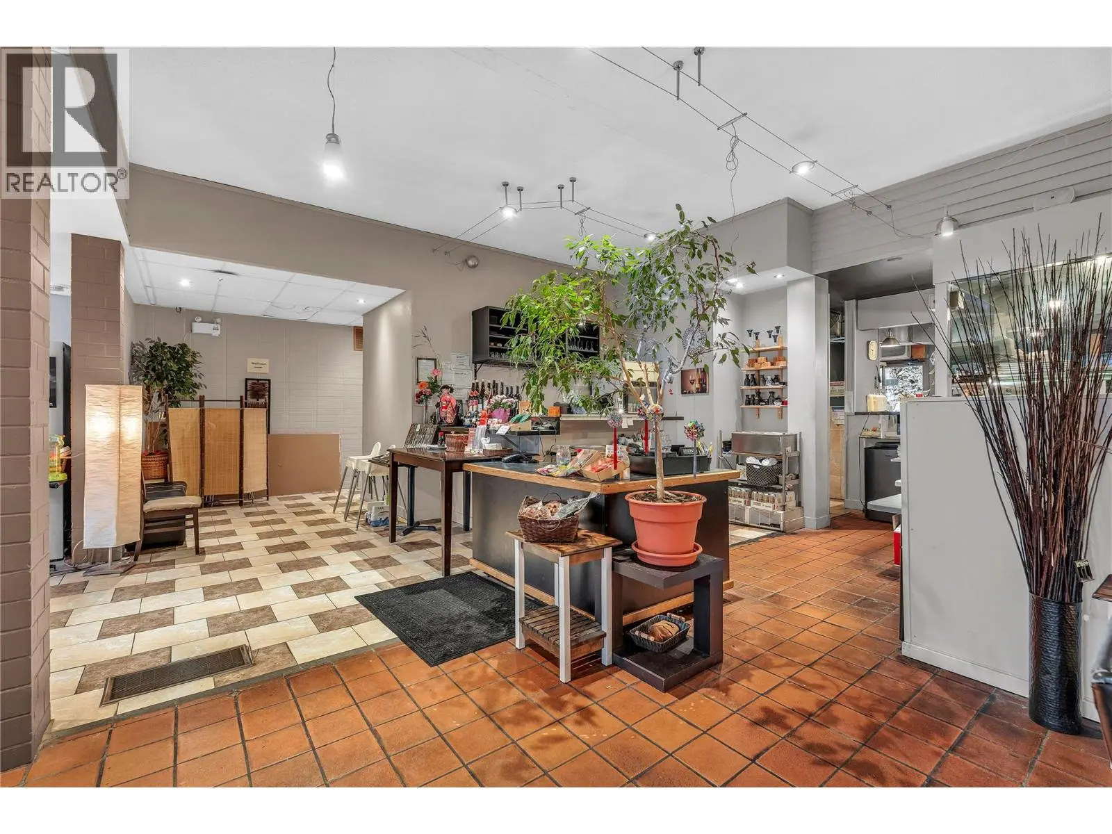 9917 Main Street. Summerland, British Columbia