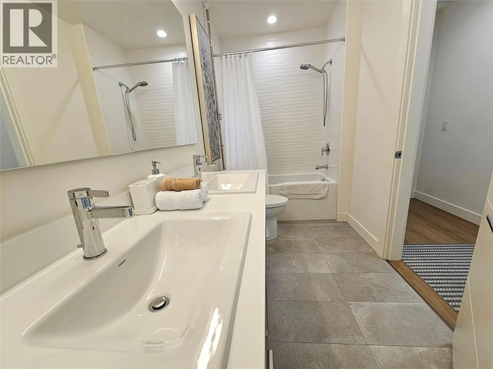 3699 Capozzi Road Unit# Ph3. Kelowna, British Columbia