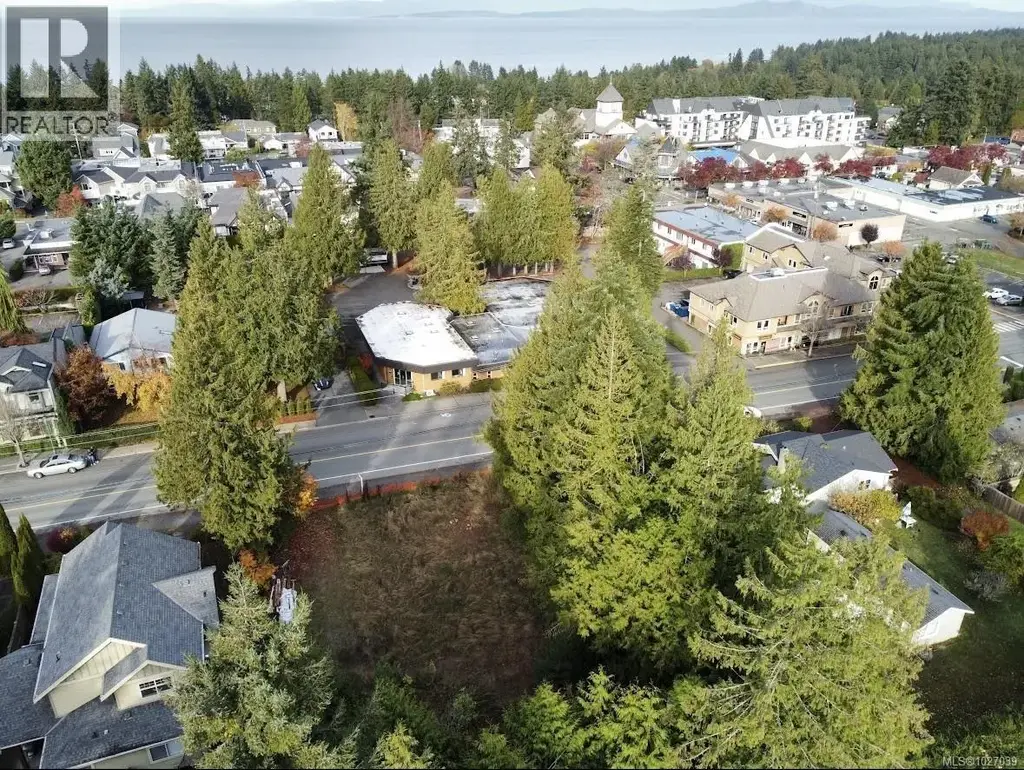 172 Fern Rd W, Qualicum Beach