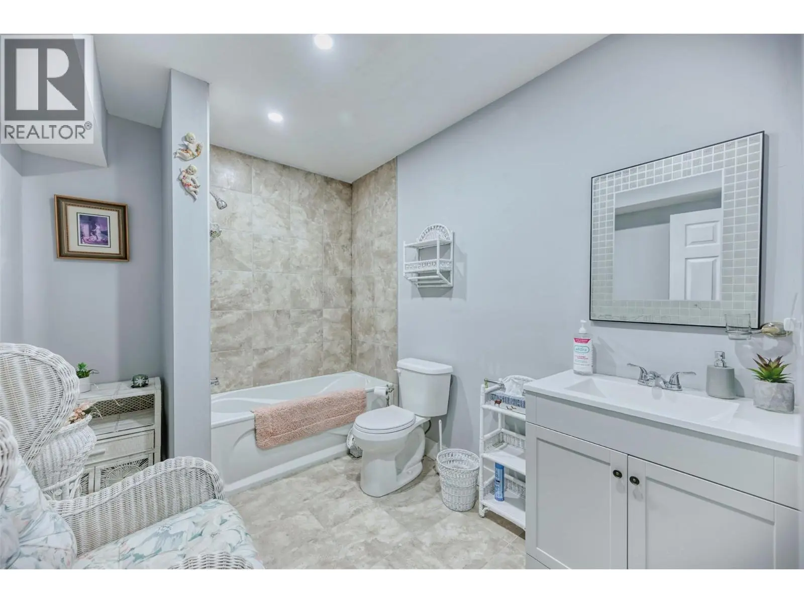 3807 Fairwinds Drive. Osoyoos, British Columbia
