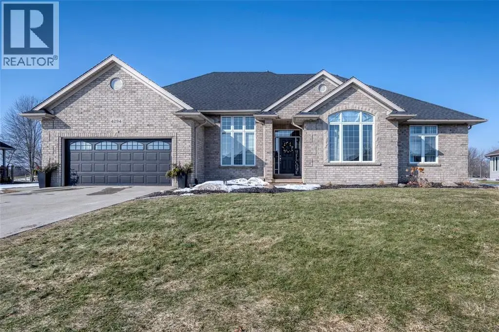 4294 Garden Crescent, Petrolia