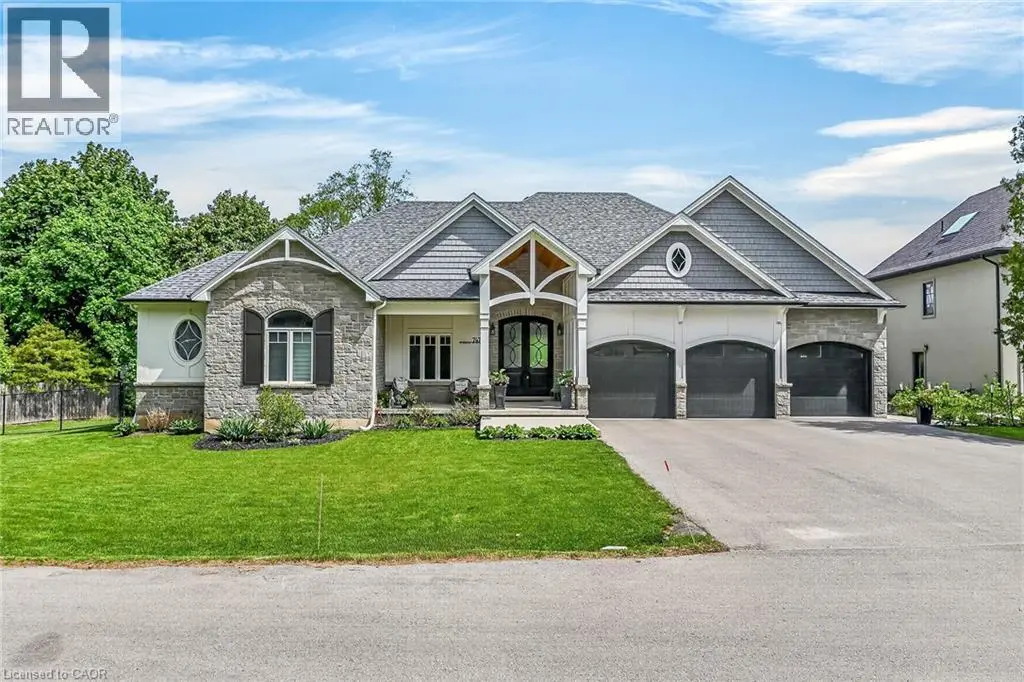 747 Vernon Place, Ancaster