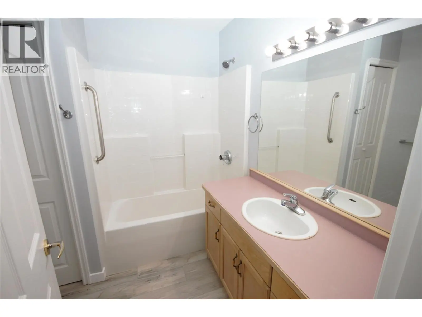 6805 Cottonwood Drive Unit# 100. Osoyoos, British Columbia