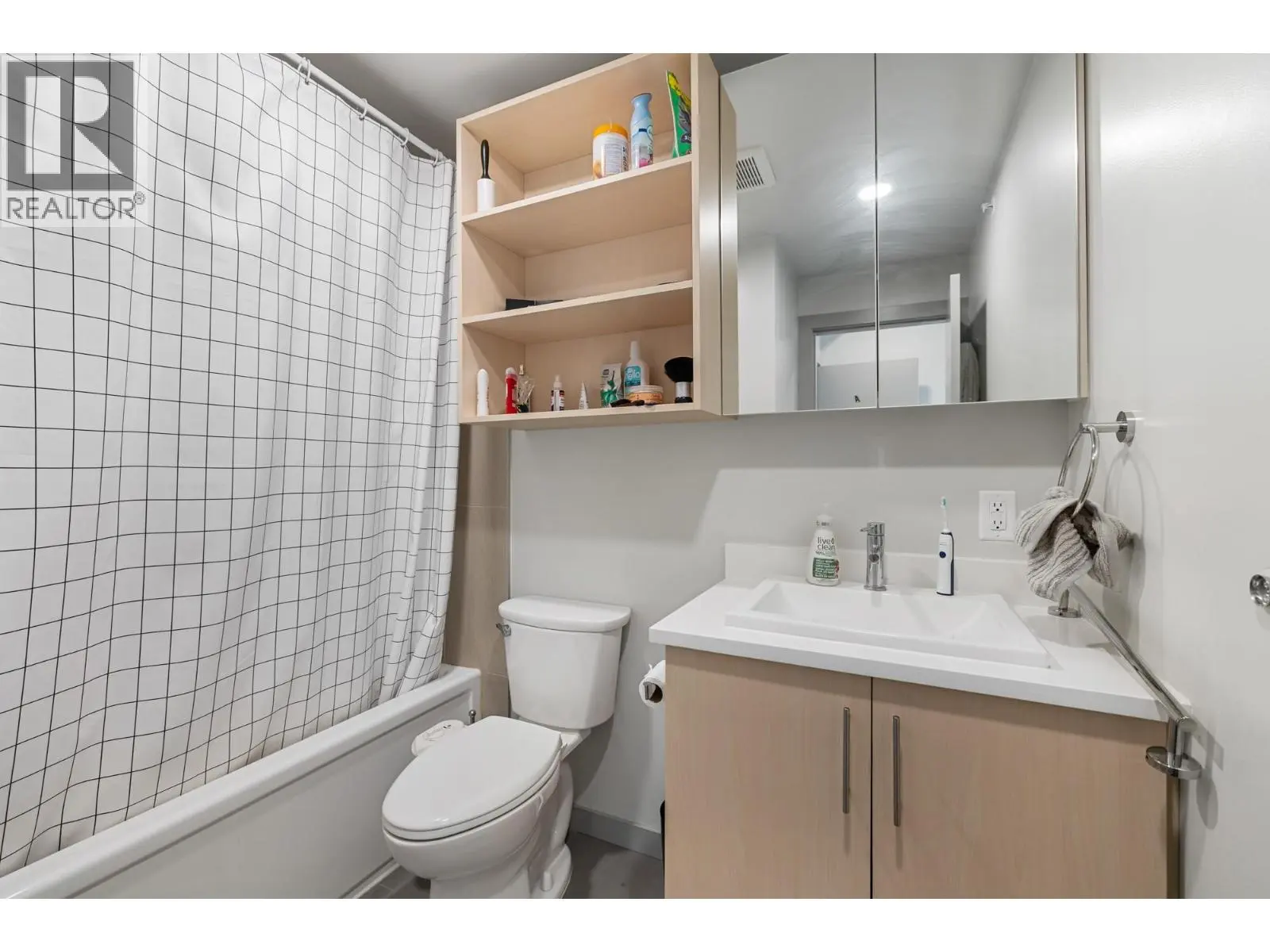 345 Dougall Road Unit# Ph9. Kelowna, British Columbia