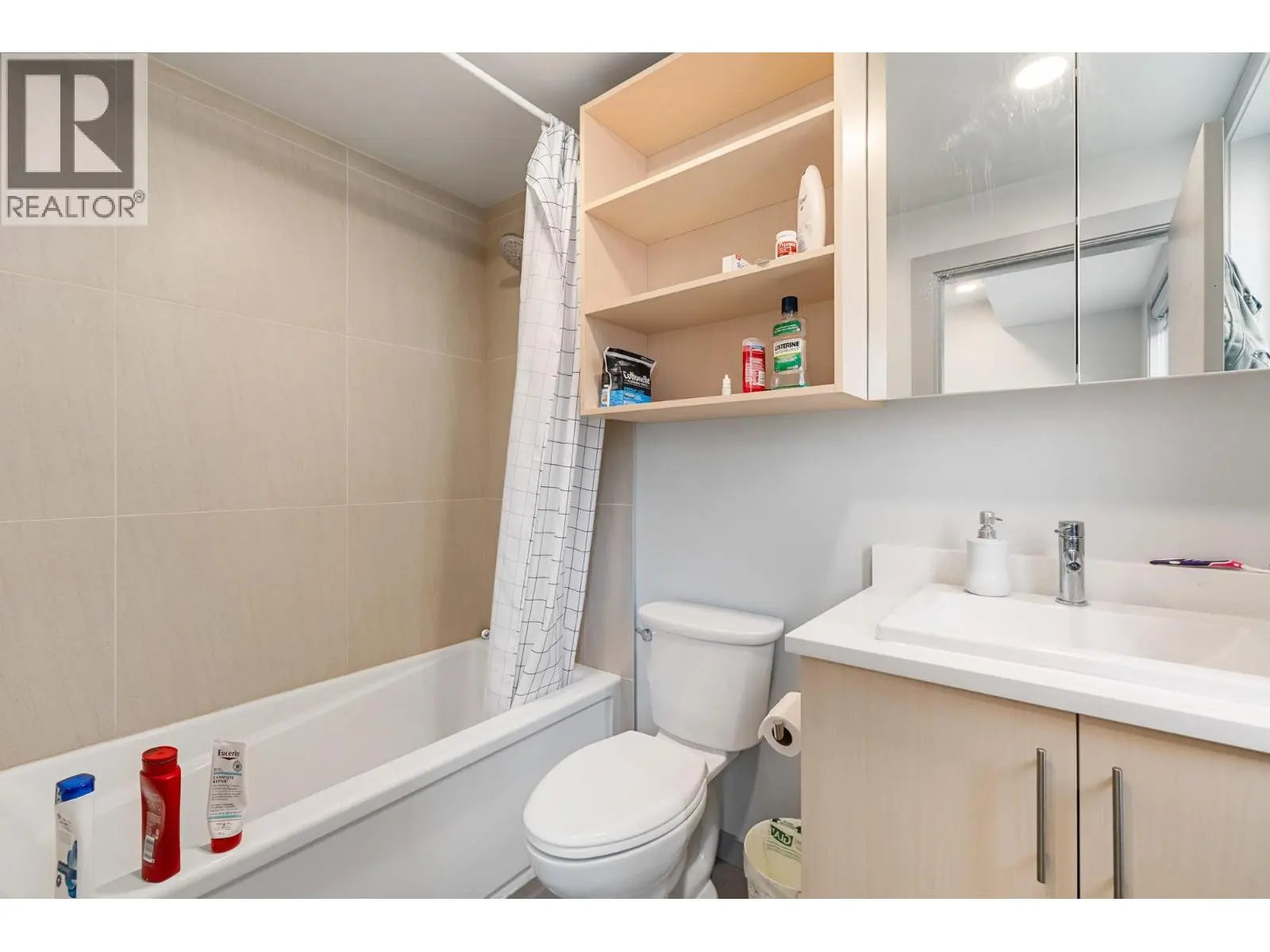 345 Dougall Road Unit# Ph9. Kelowna, British Columbia
