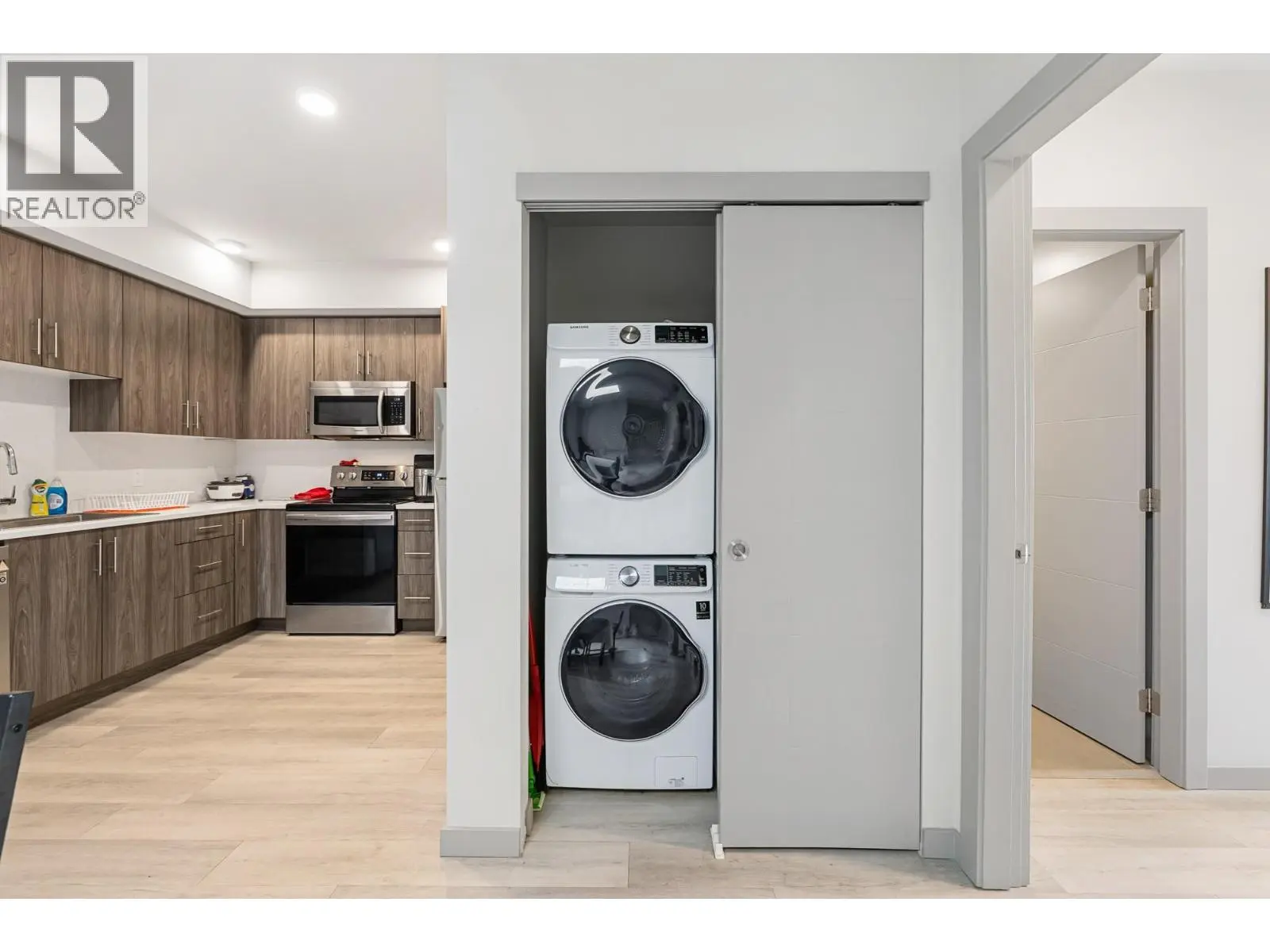 345 Dougall Road Unit# Ph9. Kelowna, British Columbia