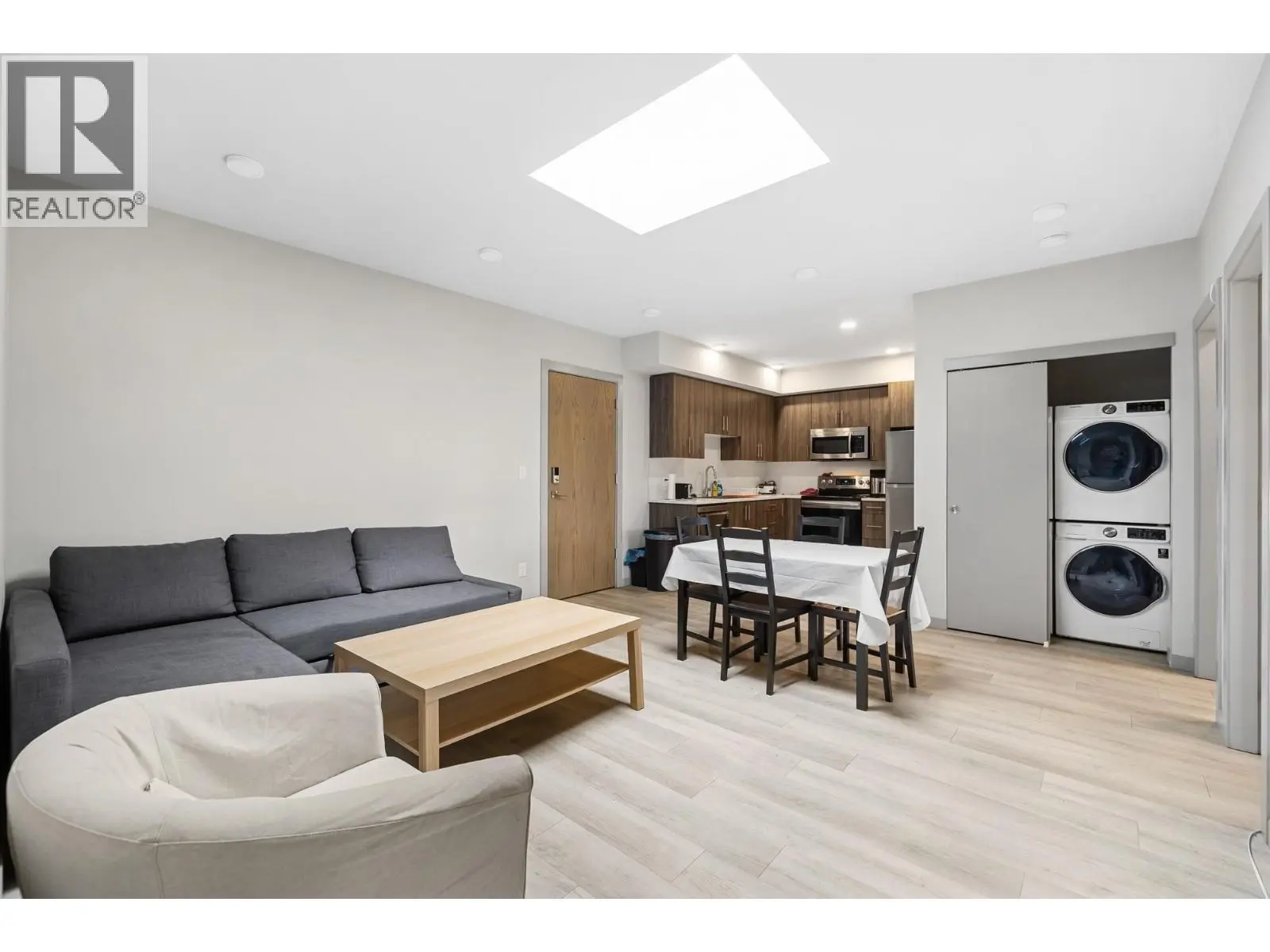 345 Dougall Road Unit# Ph9. Kelowna, British Columbia