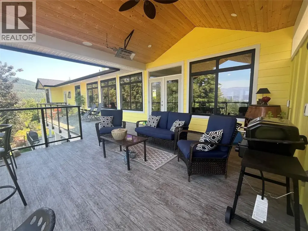 2526 Waverly Drive, Blind Bay