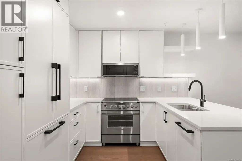 Th2 1102 Esquimalt Rd, Esquimalt