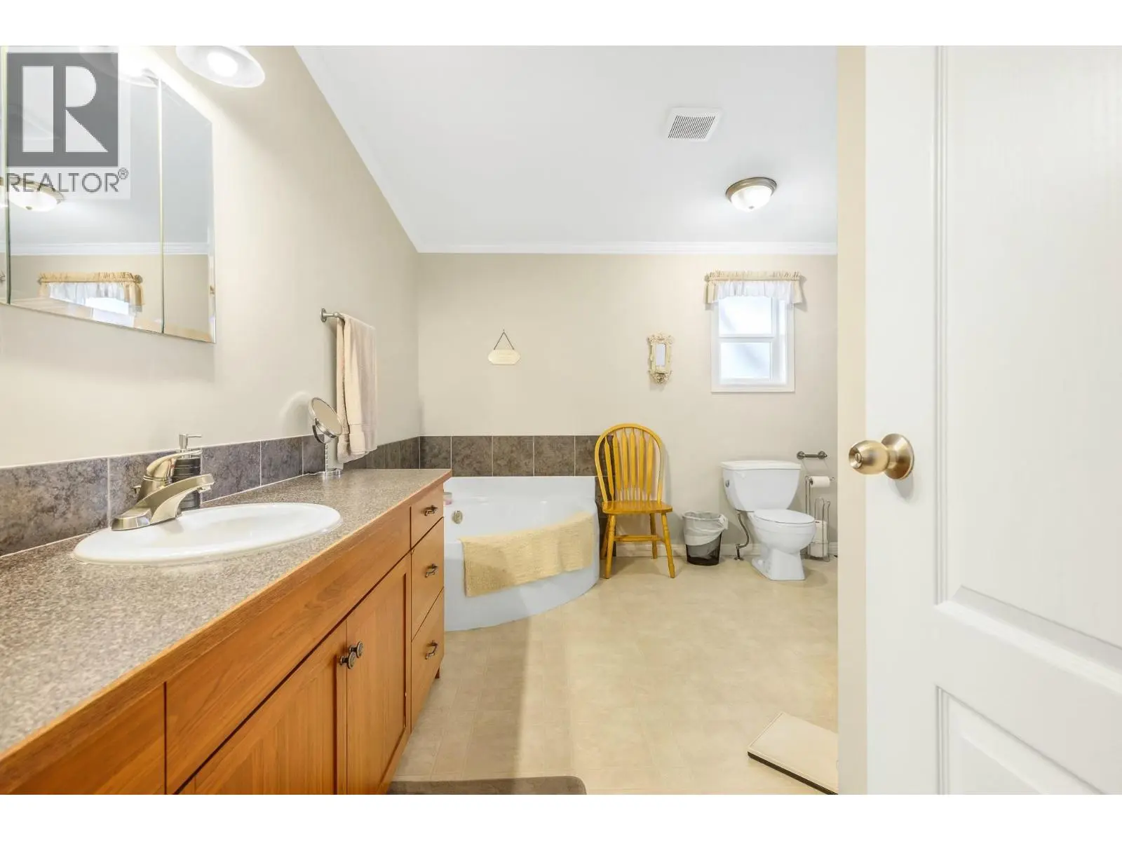 18125 Hereford Road. Lake Country, British Columbia