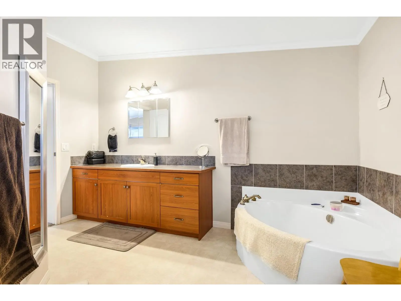 18125 Hereford Road. Lake Country, British Columbia