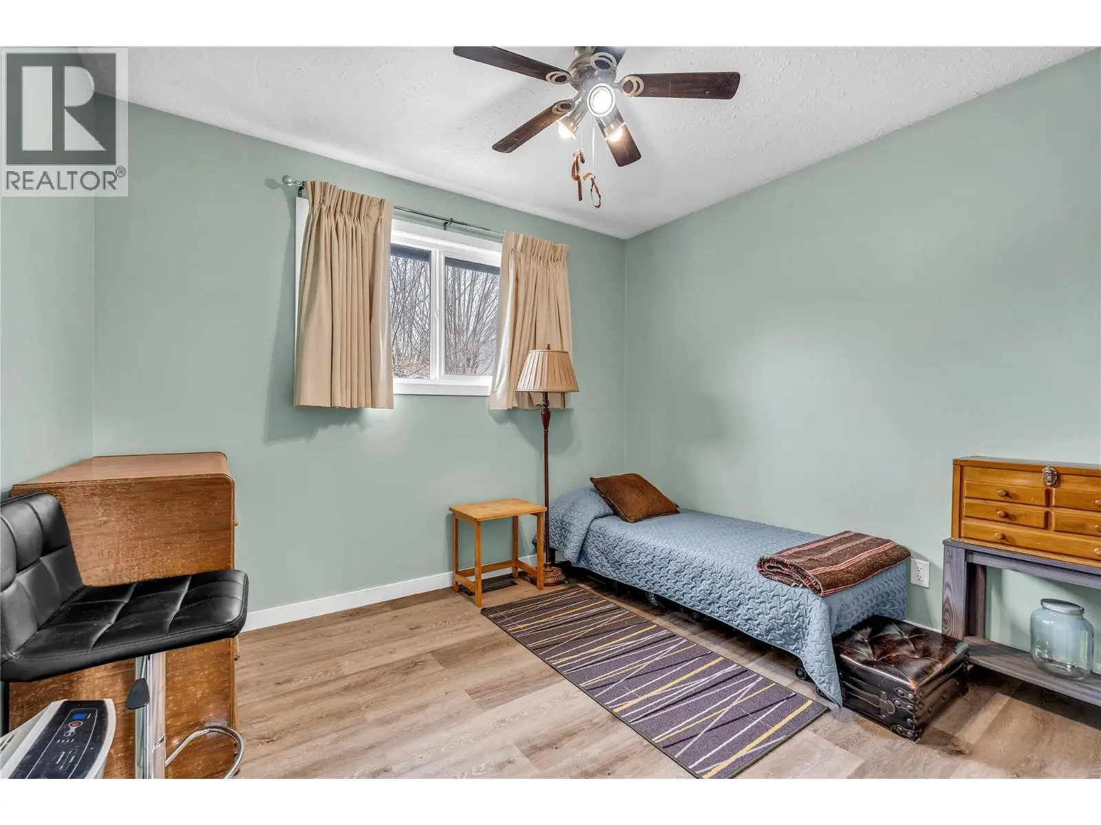 738 Kettle Avenue. Oliver, British Columbia