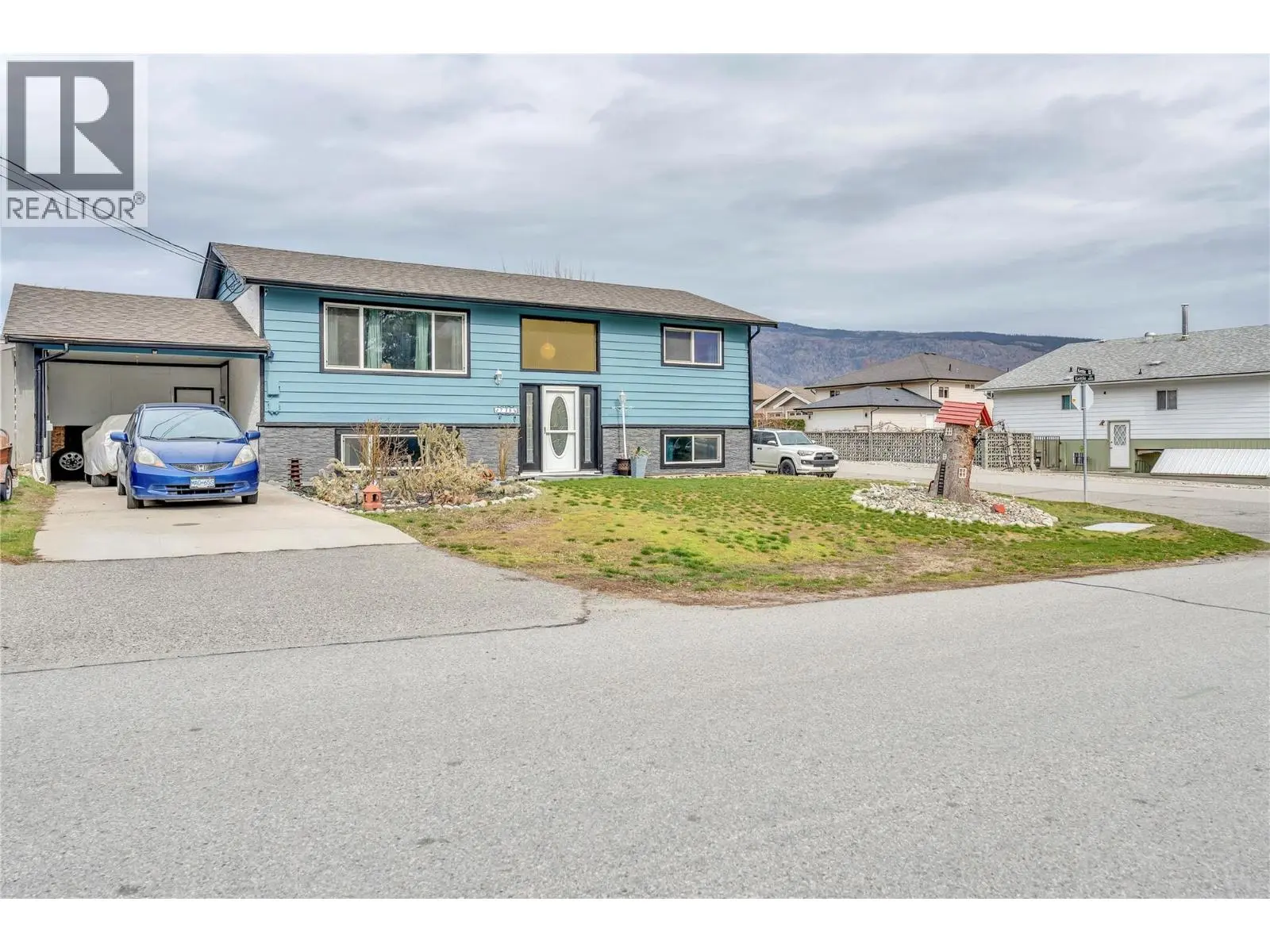 738 Kettle Avenue. Oliver, British Columbia