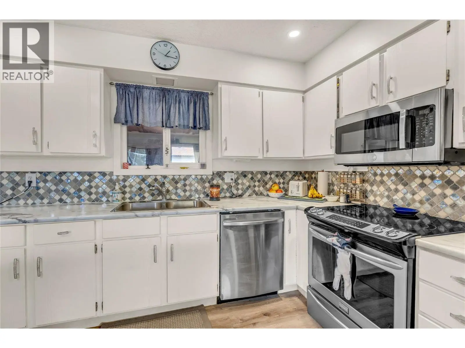 738 Kettle Avenue. Oliver, British Columbia