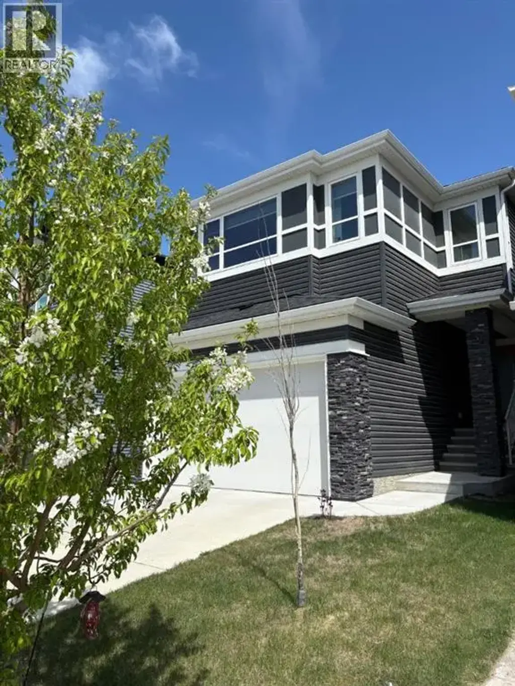 98 Lucas Crescent Nw, Calgary