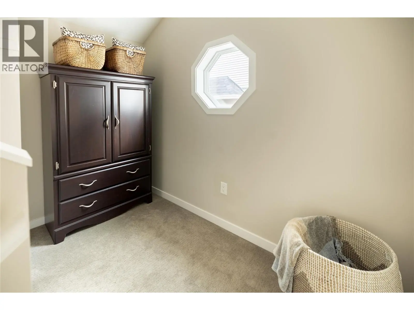 680 Old Meadows Road Unit# 81. Kelowna, British Columbia