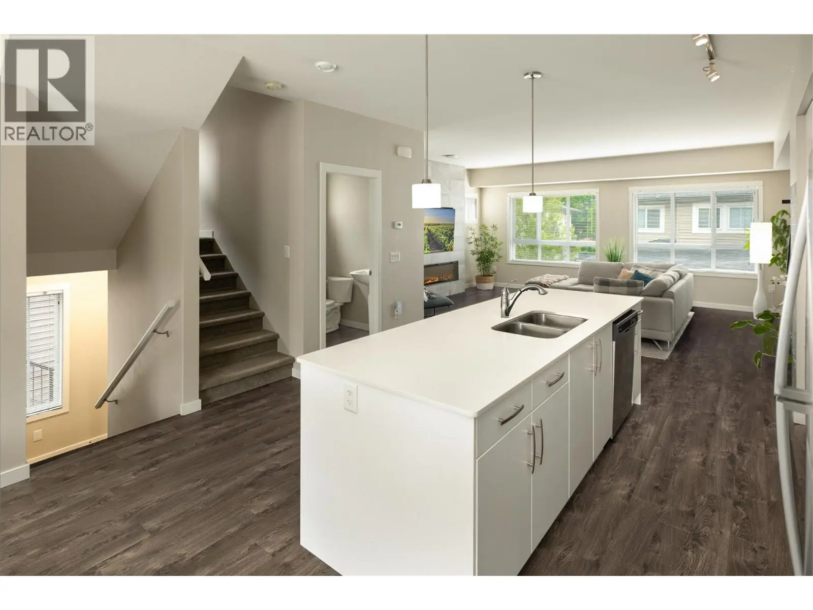 680 Old Meadows Road Unit# 81. Kelowna, British Columbia
