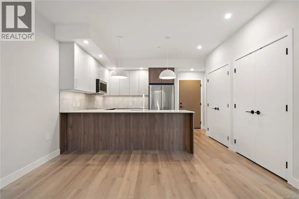 613 2881 Leigh Rd, Langford