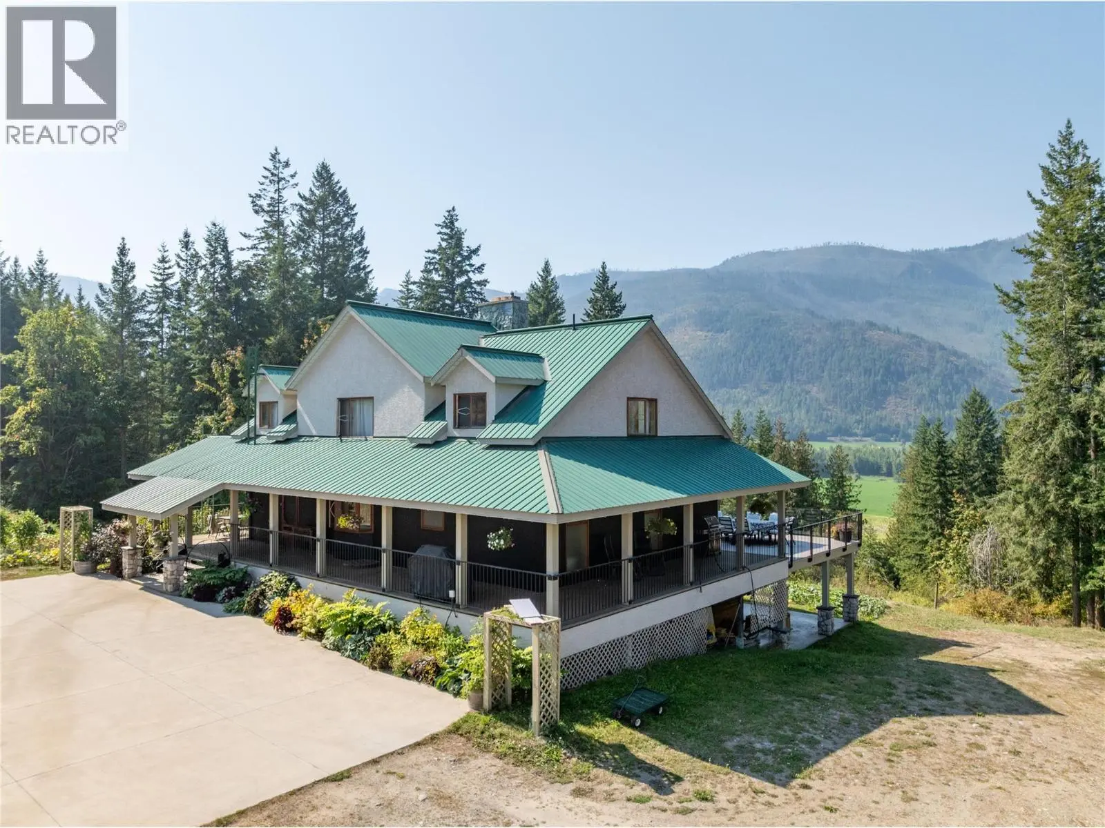 1403 Notch Hill Road. Sorrento, British Columbia