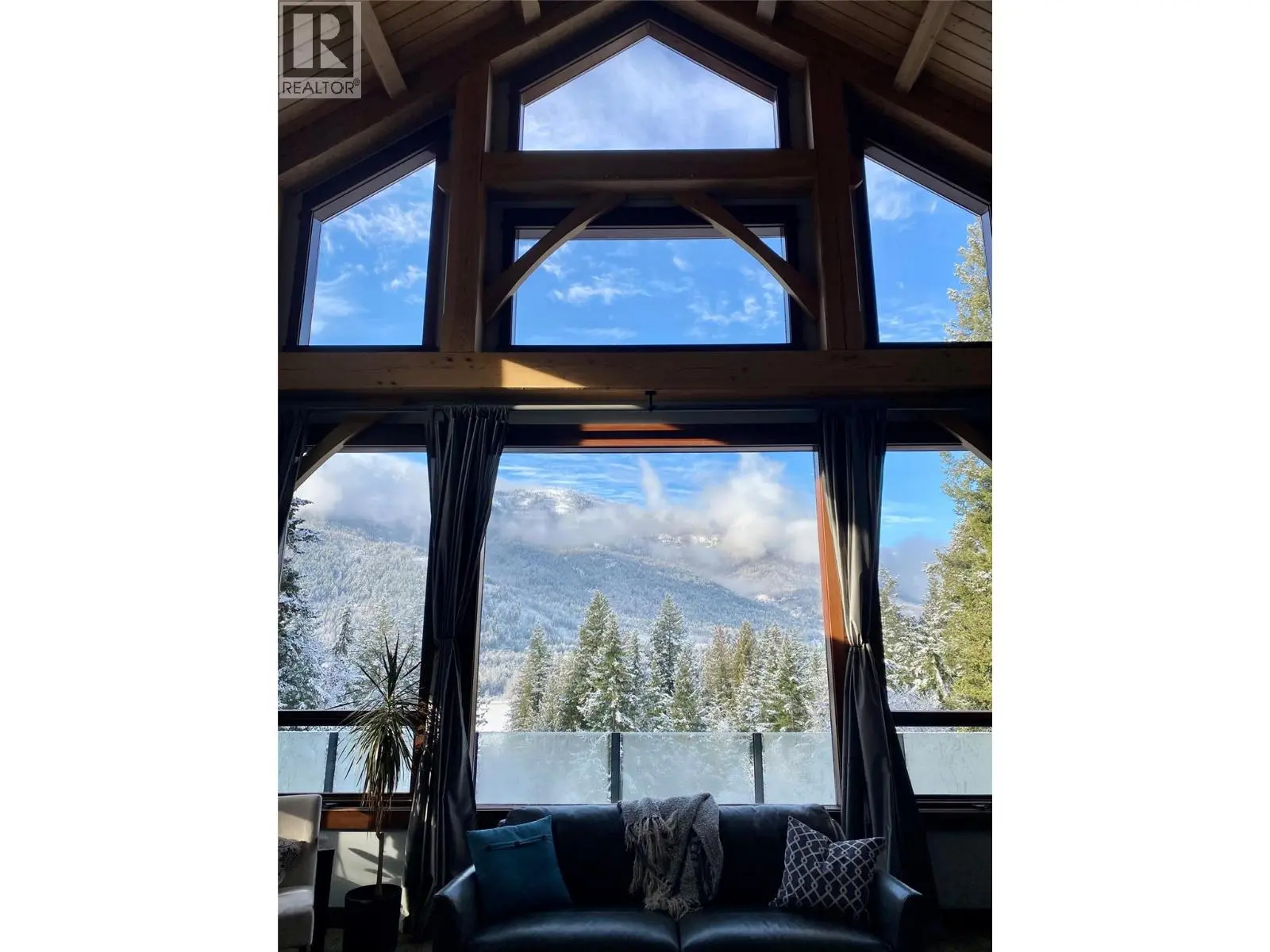 1403 Notch Hill Road. Sorrento, British Columbia
