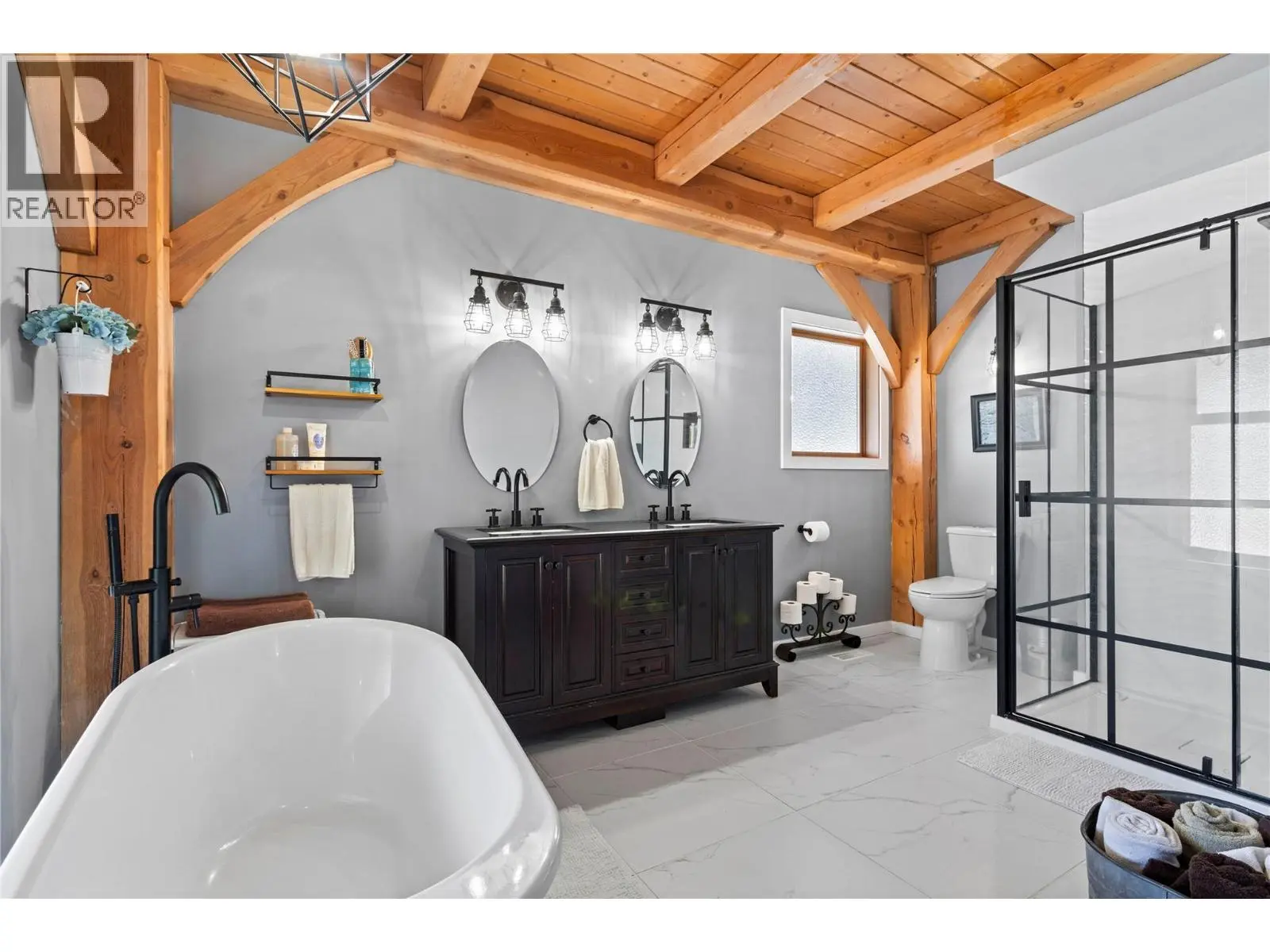1403 Notch Hill Road. Sorrento, British Columbia
