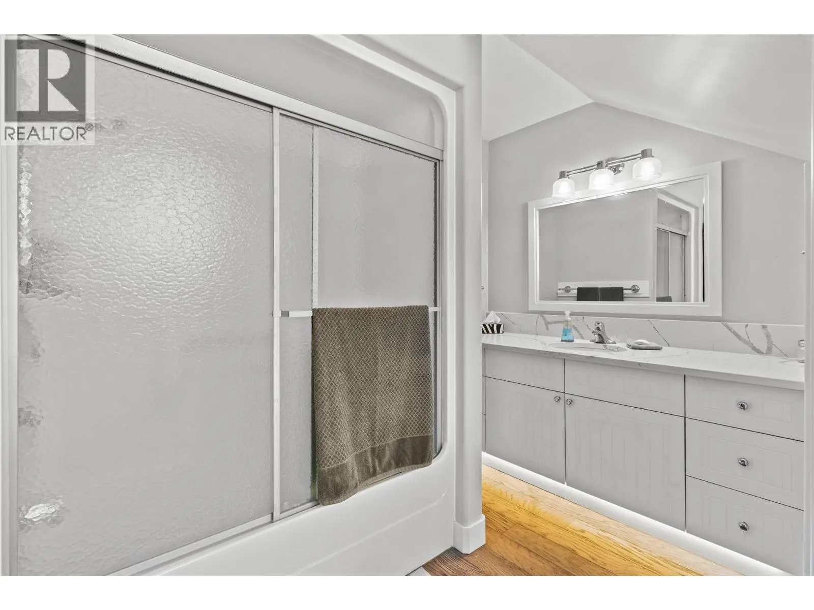 1403 Notch Hill Road. Sorrento, British Columbia