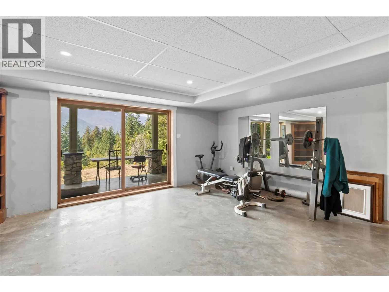1403 Notch Hill Road. Sorrento, British Columbia