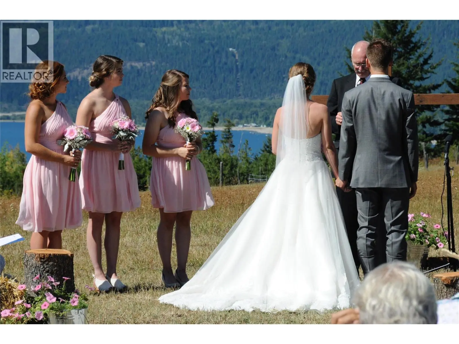1403 Notch Hill Road. Sorrento, British Columbia
