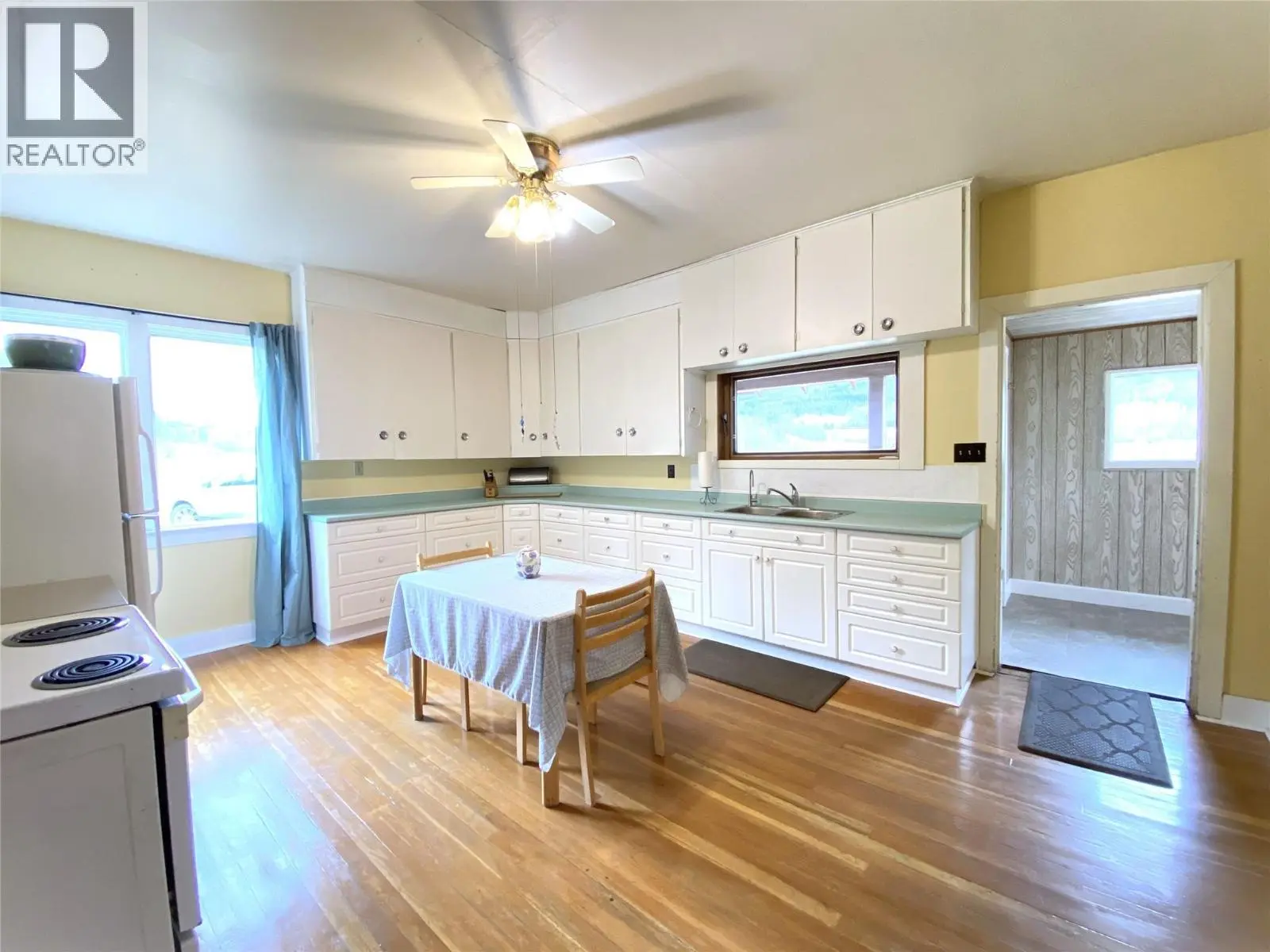 1403 Notch Hill Road. Sorrento, British Columbia