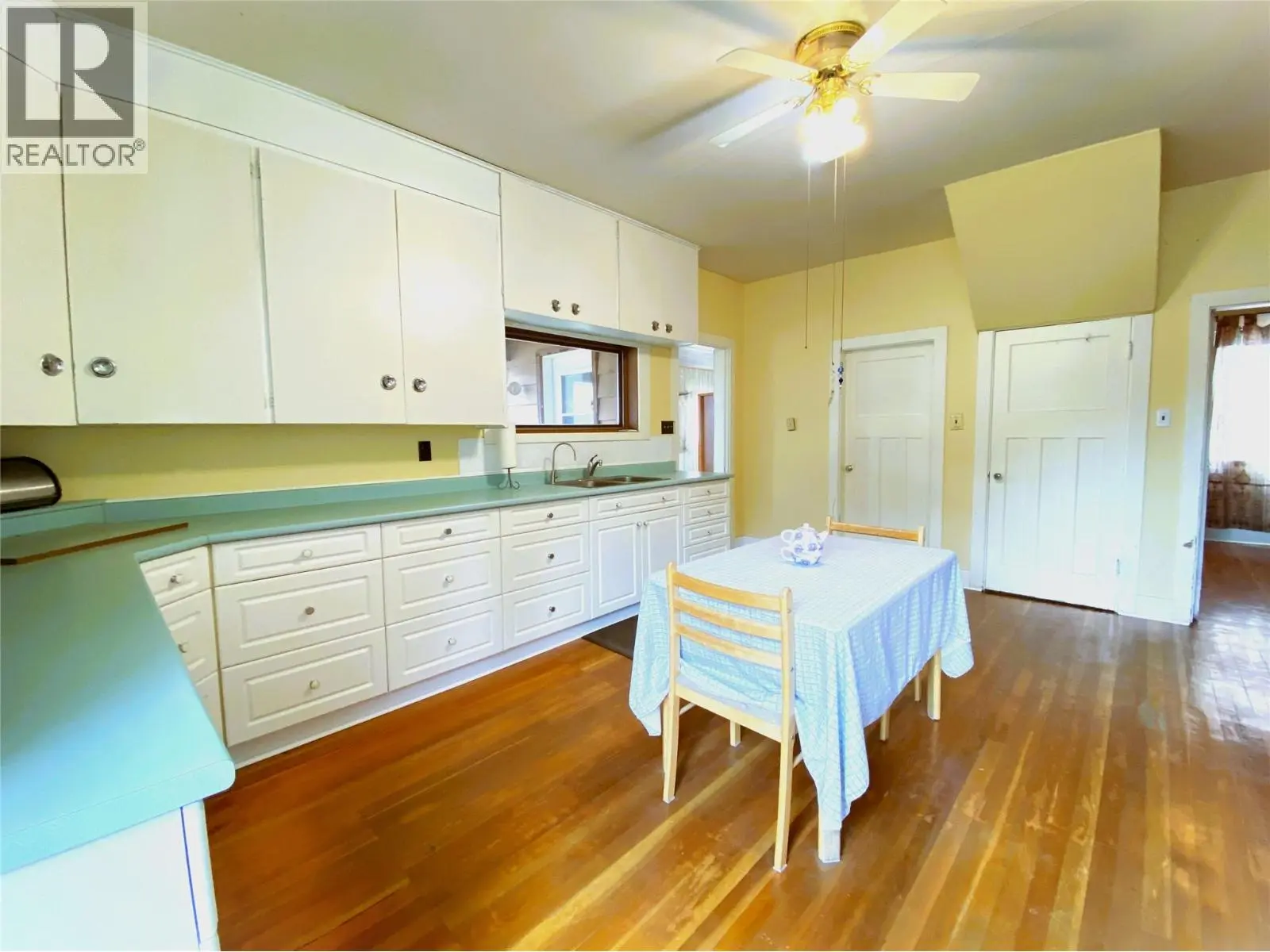 1403 Notch Hill Road. Sorrento, British Columbia