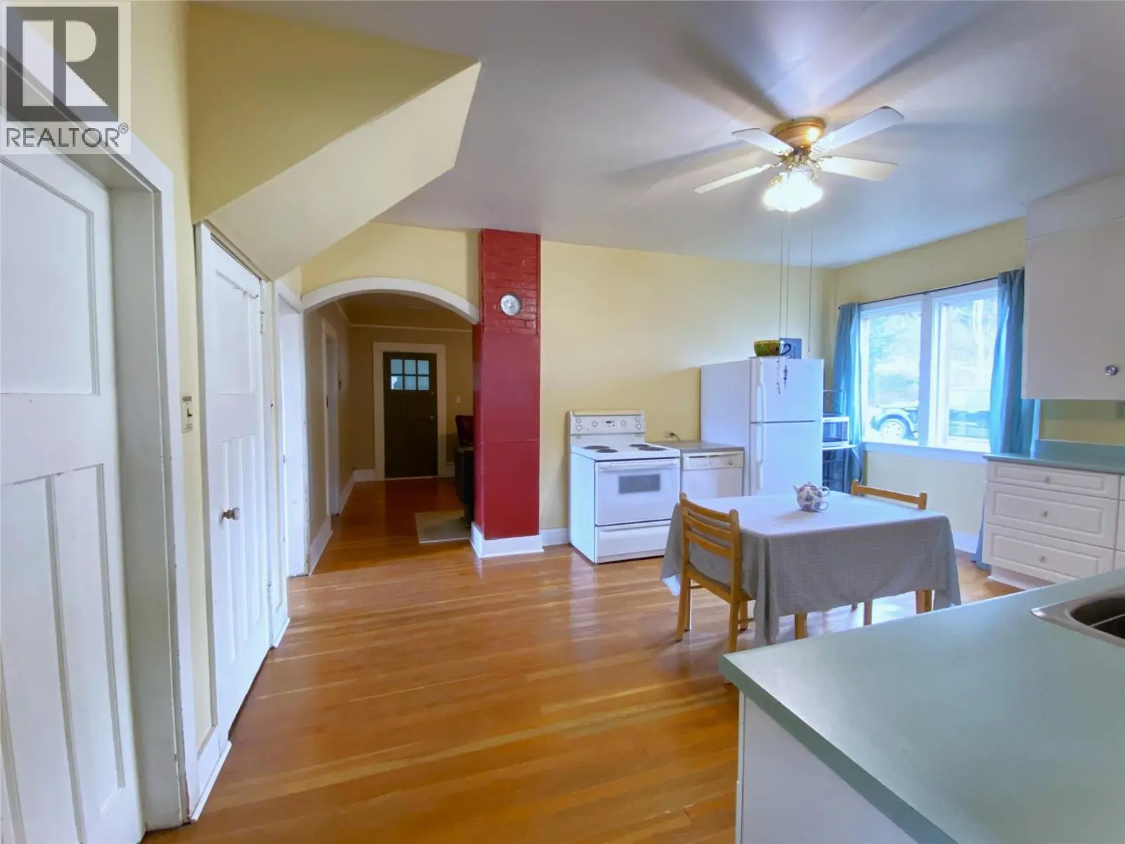 1403 Notch Hill Road. Sorrento, British Columbia