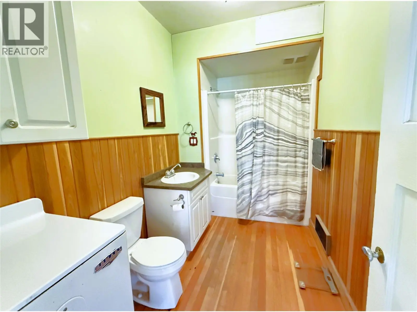 1403 Notch Hill Road. Sorrento, British Columbia