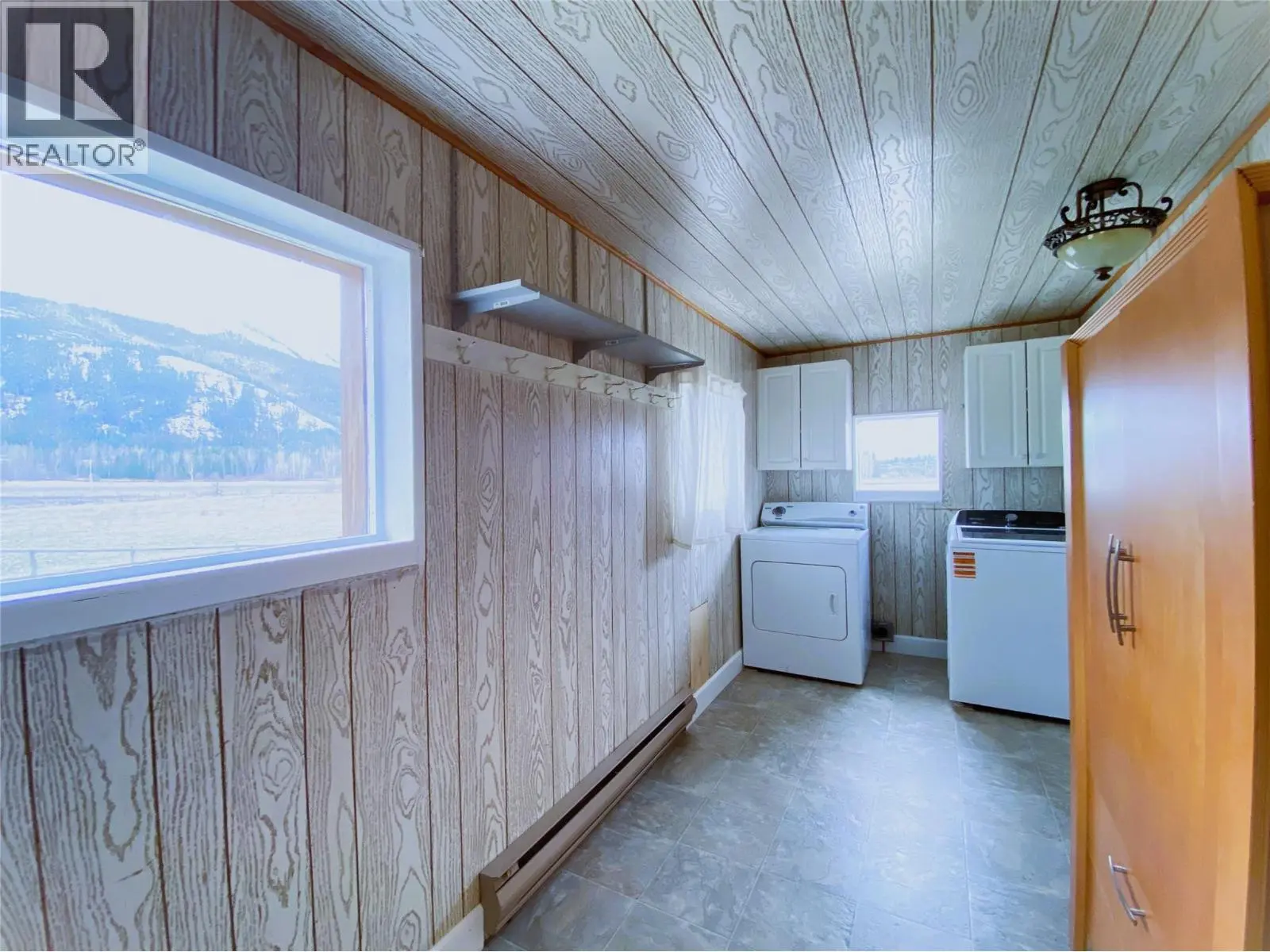 1403 Notch Hill Road. Sorrento, British Columbia
