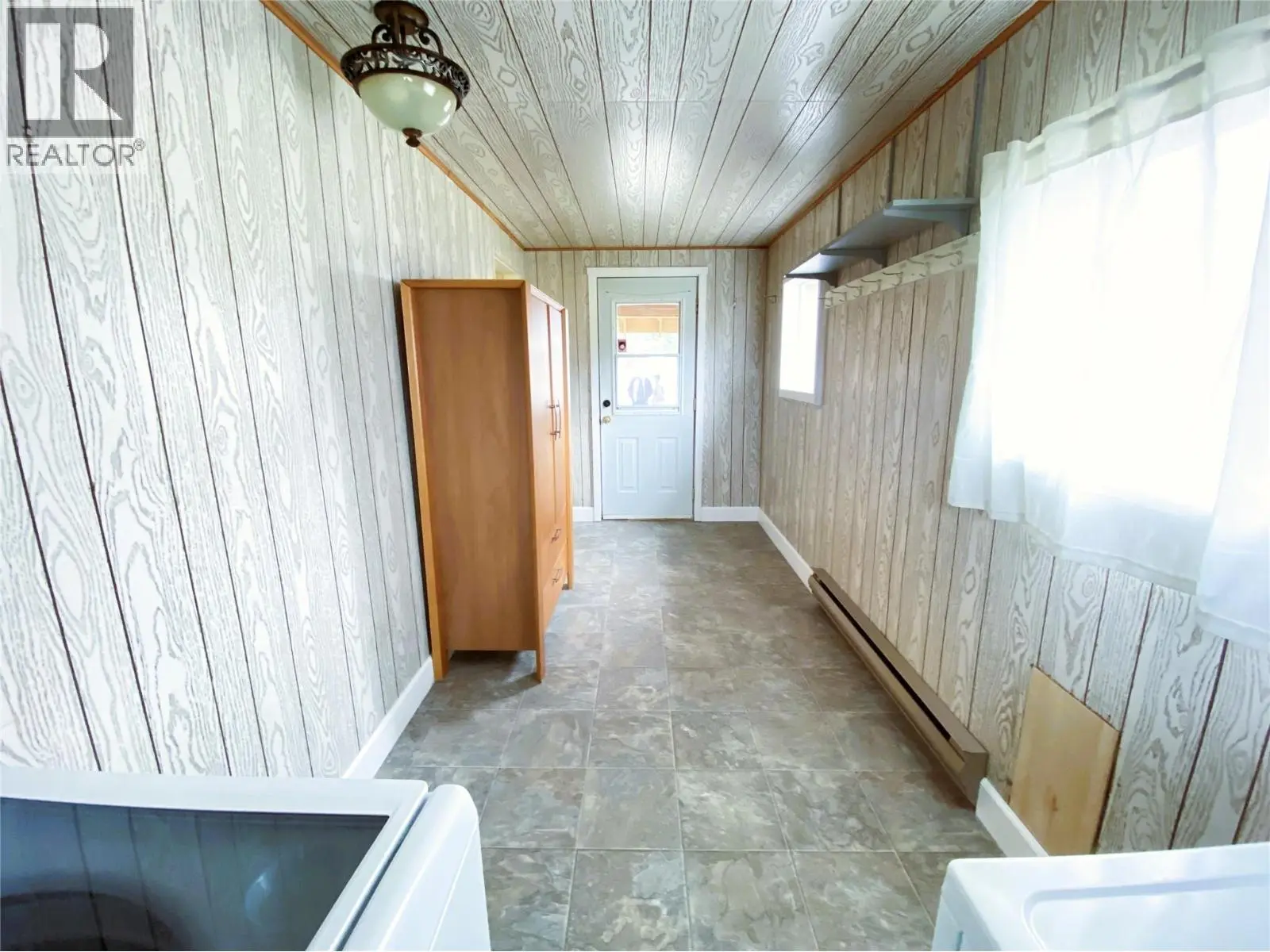 1403 Notch Hill Road. Sorrento, British Columbia