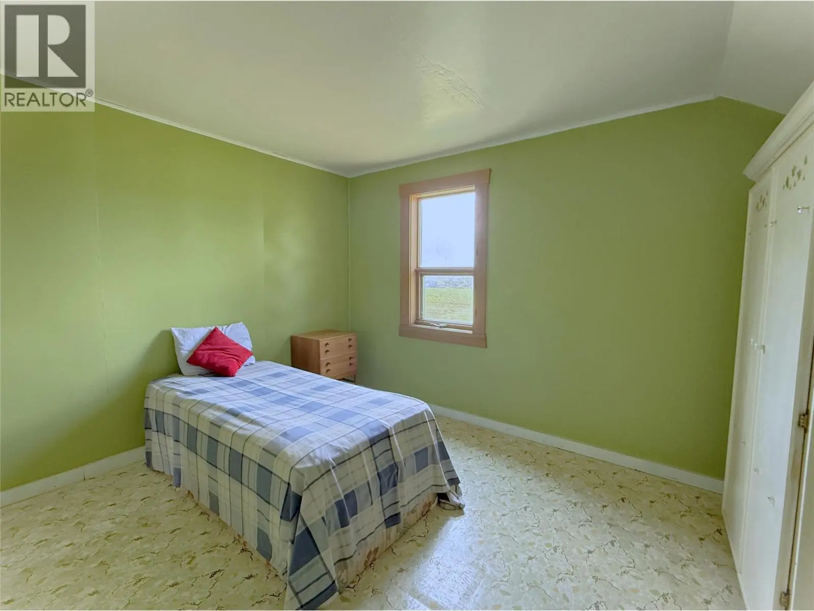 1403 Notch Hill Road. Sorrento, British Columbia