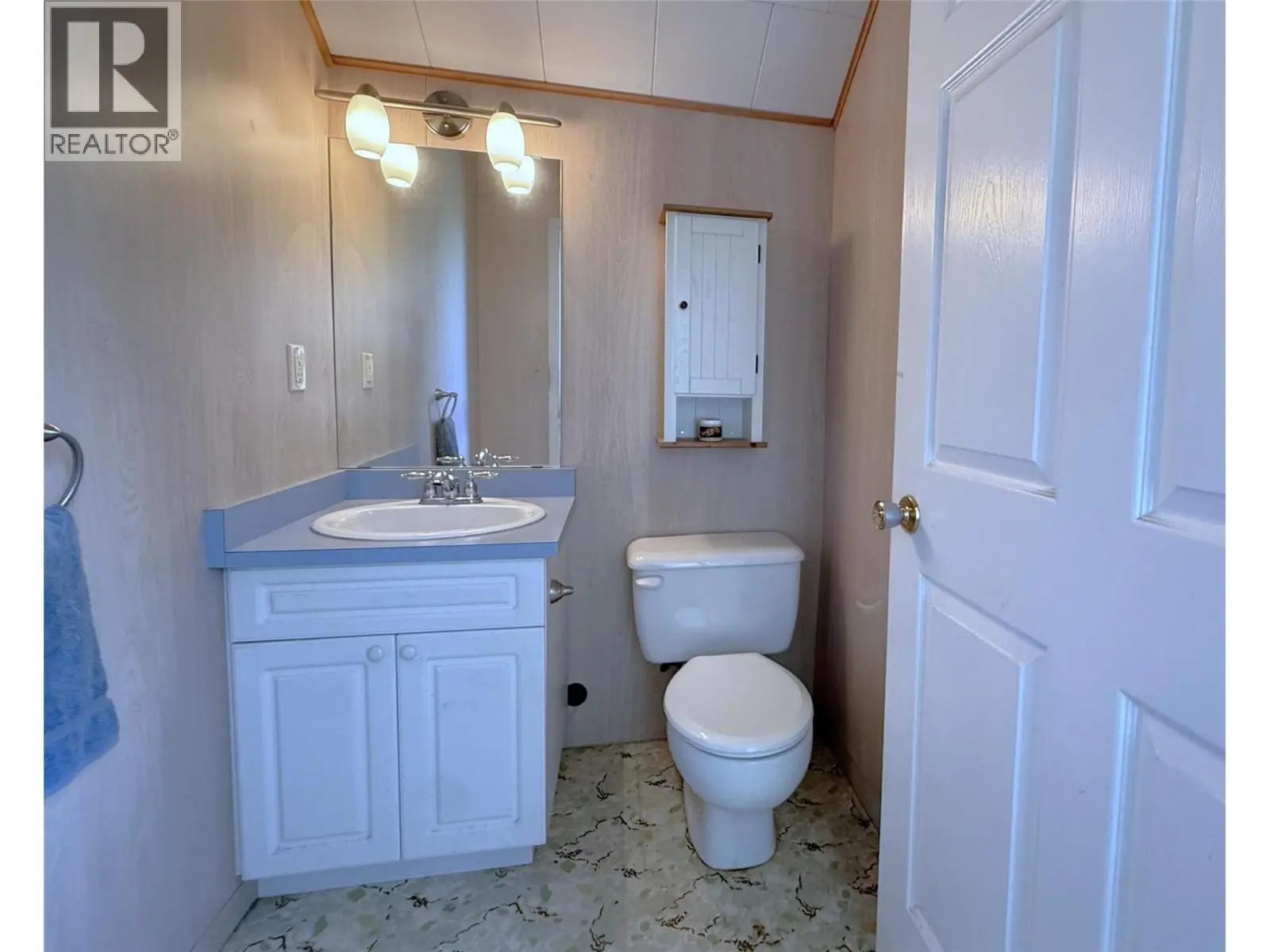 1403 Notch Hill Road. Sorrento, British Columbia