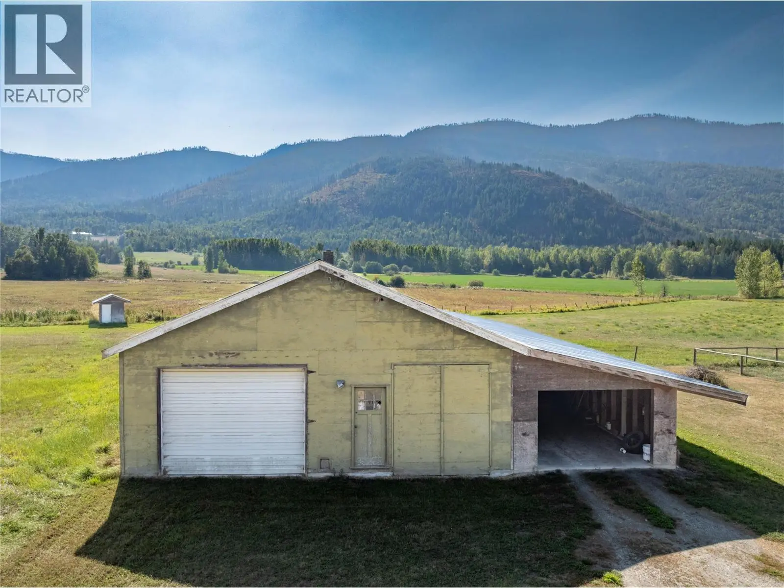 1403 Notch Hill Road. Sorrento, British Columbia