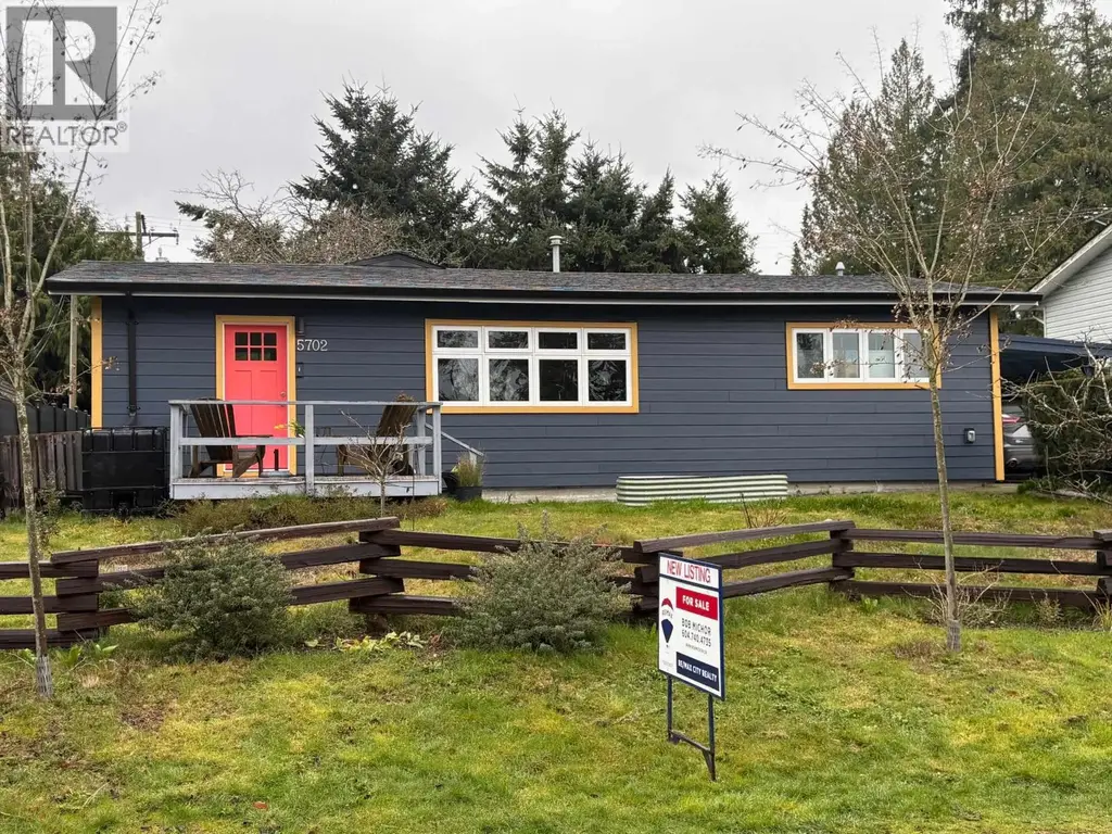 5702 Medusa Street, Sechelt