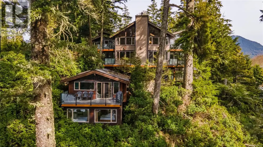 330 Reef Point Rd, Ucluelet