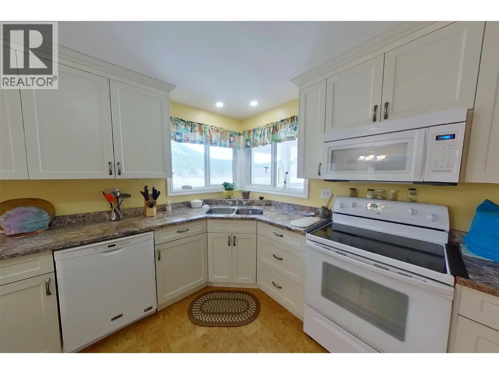2720 Salmon River Road. Salmon Arm, British Columbia