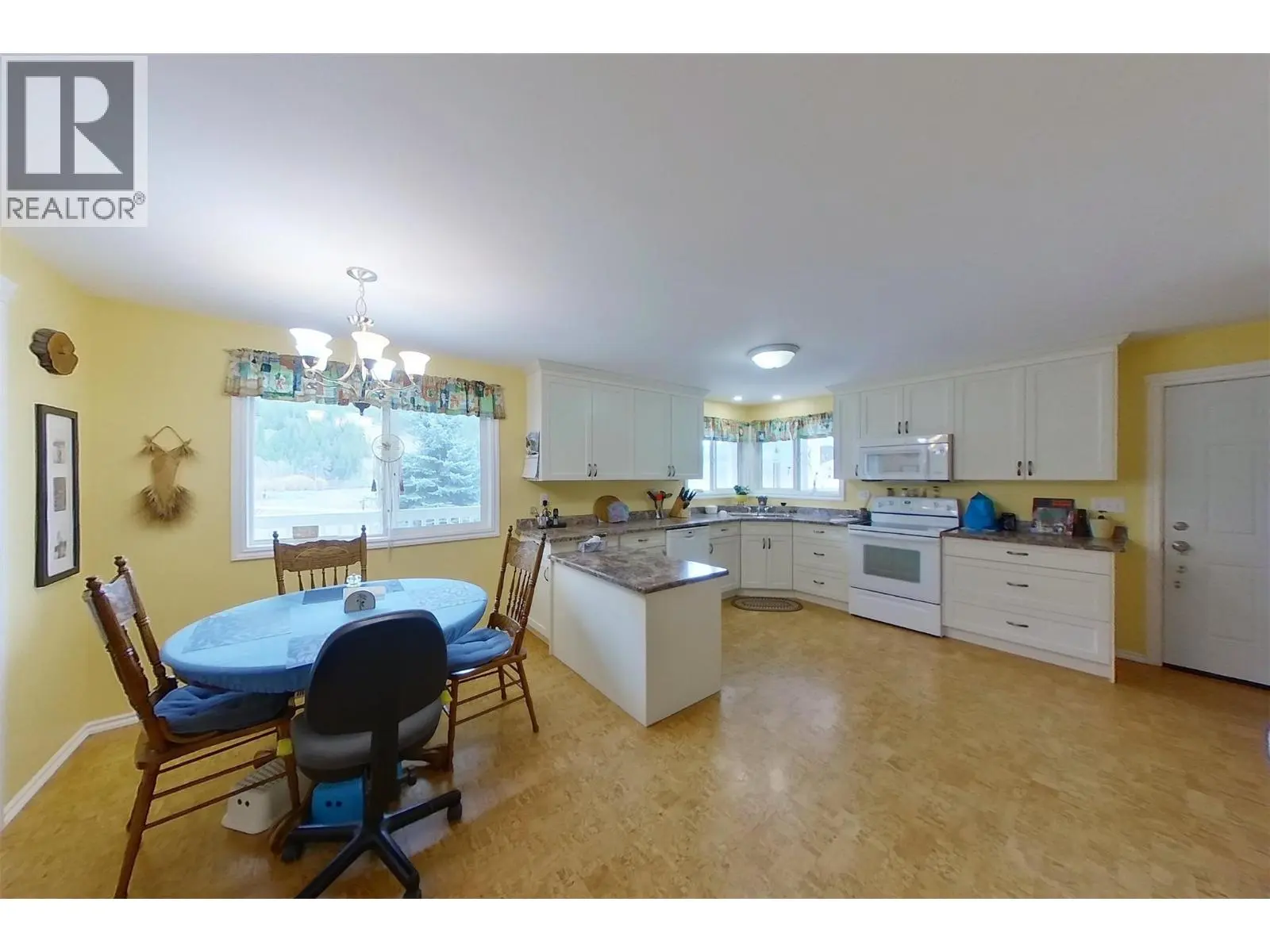 2720 Salmon River Road. Salmon Arm, British Columbia