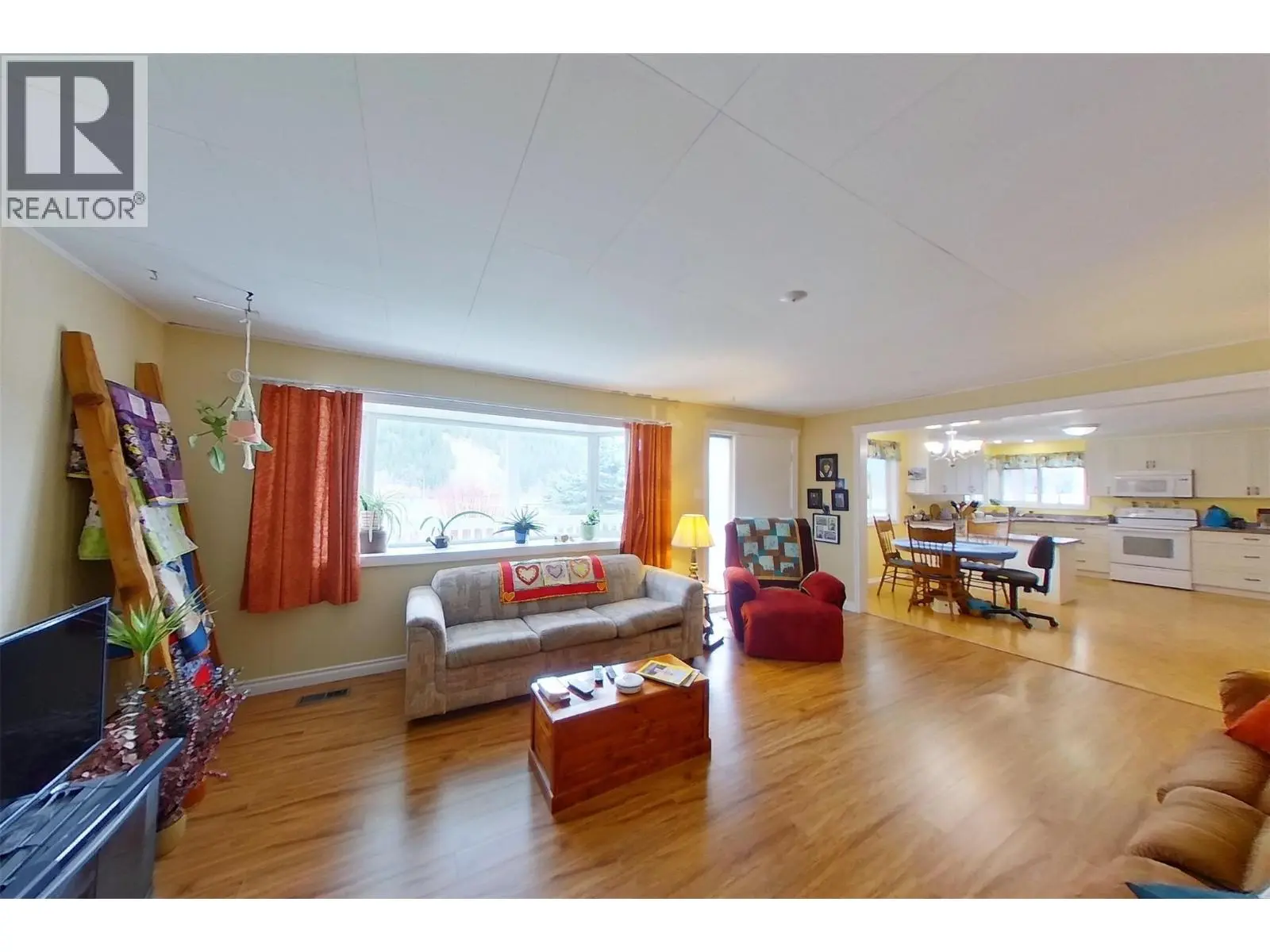 2720 Salmon River Road. Salmon Arm, British Columbia