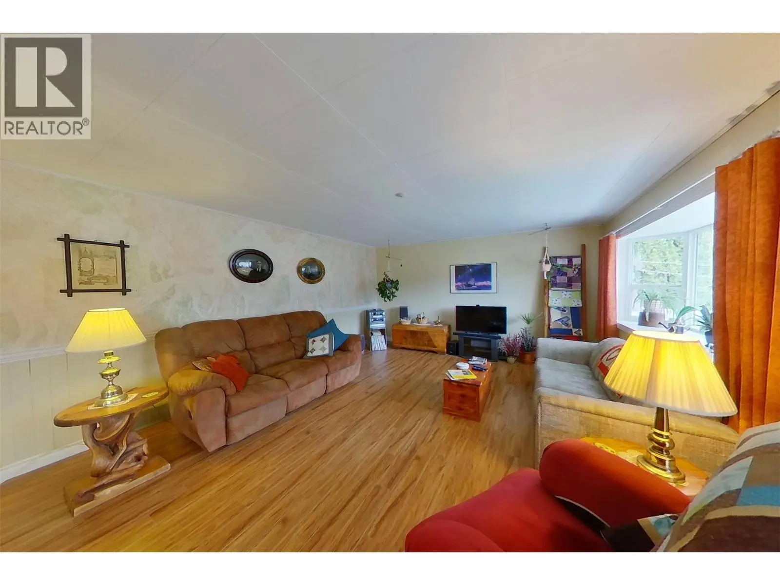 2720 Salmon River Road. Salmon Arm, British Columbia