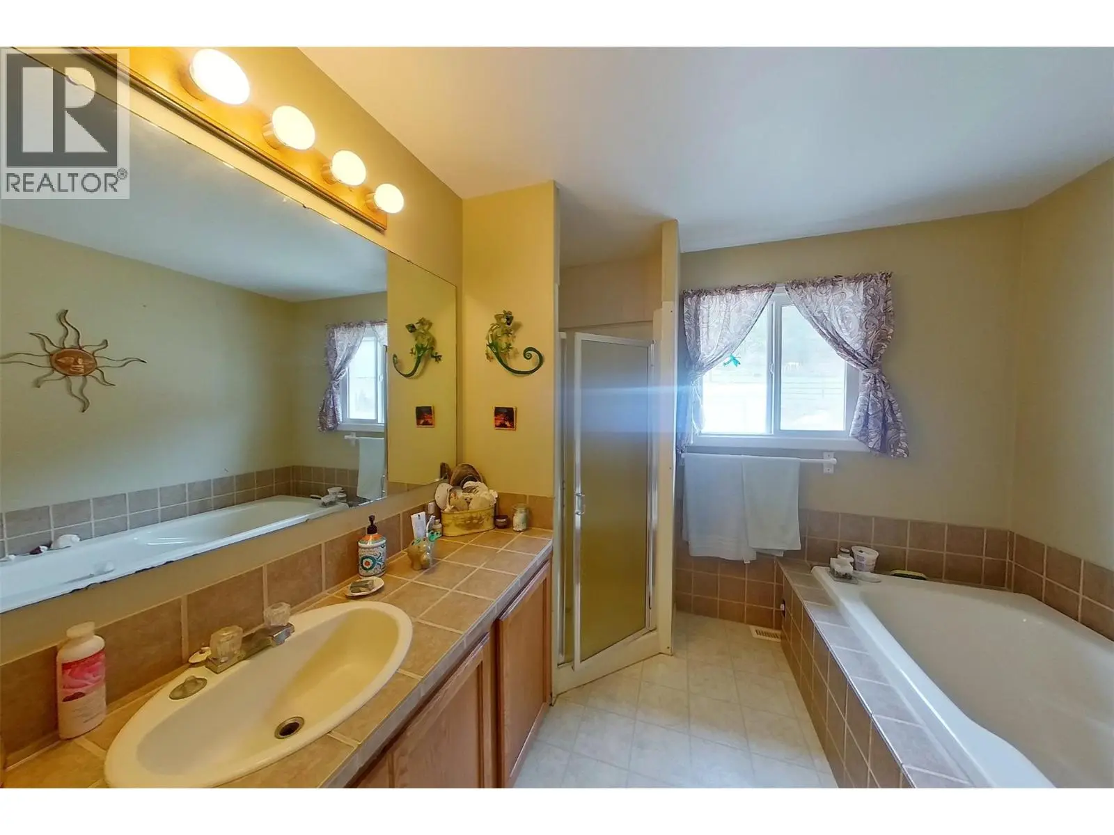 2720 Salmon River Road. Salmon Arm, British Columbia