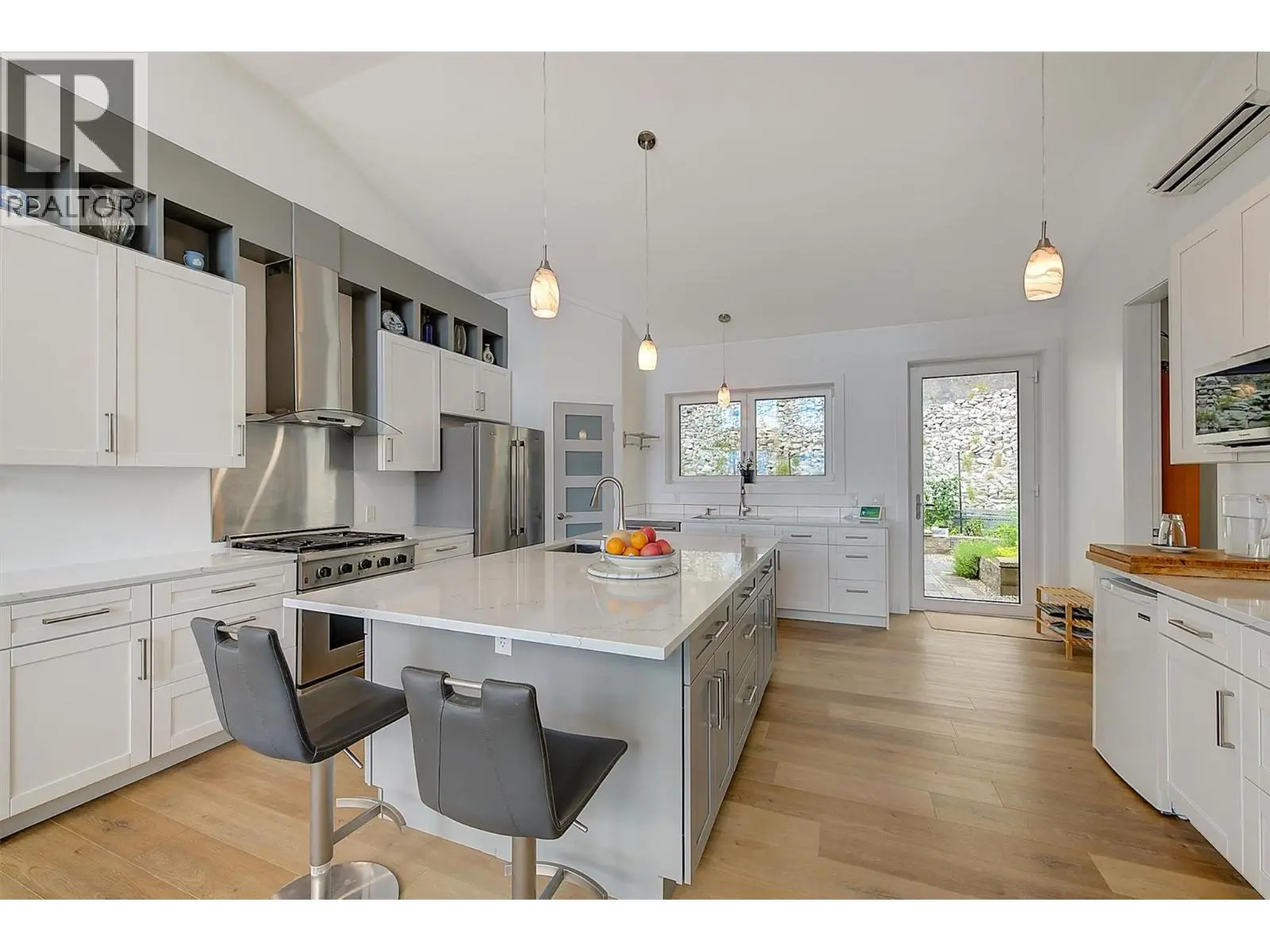 6131 Seymoure Lane. Peachland, British Columbia
