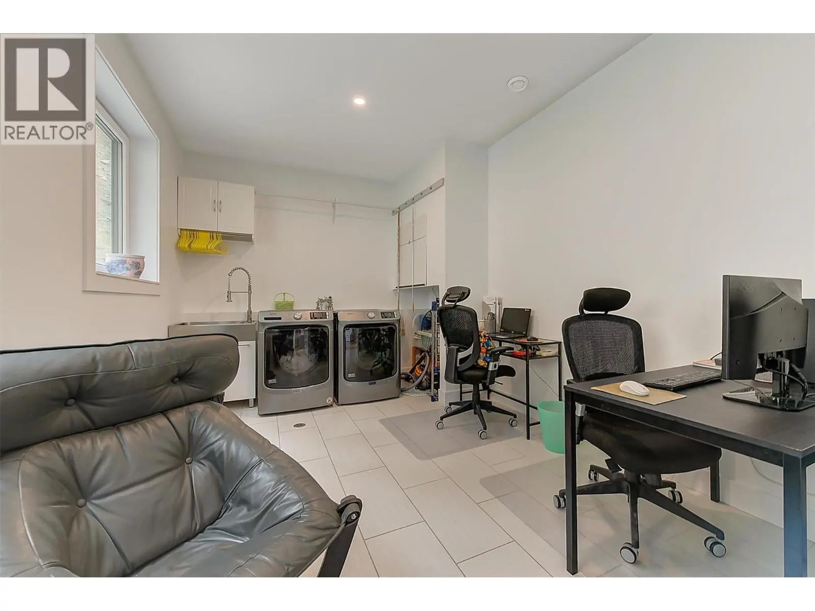 6131 Seymoure Lane. Peachland, British Columbia