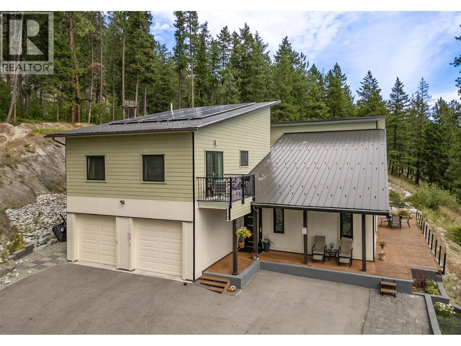 6131 Seymoure Lane. Peachland, British Columbia