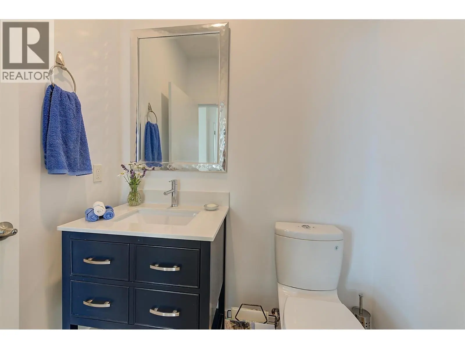 6131 Seymoure Lane. Peachland, British Columbia
